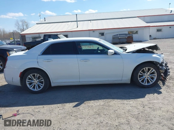 2018 Chrysler 300 Touring L z VIN 2C3CCAAG8JH338608, wystawiony jako IAAI lot #42045663 z przebiegiem 220 813 mil mil oraz . Historia ofert i sprzedaży dostępna na DreamBid. Obrazek 13.