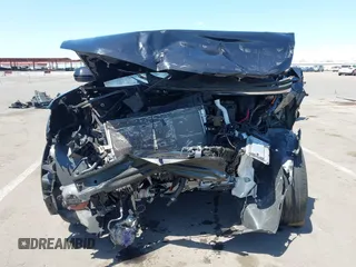 2022 Volkswagen Atlas SE z VIN 1V2KE2CA8NC220310, wystawiony jako IAAI lot #42218718 z przebiegiem 28 603 mil mil oraz . Historia ofert i sprzedaży dostępna na DreamBid. Obrazek 6.