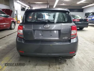 2012 Scion xD z VIN JTKKU4B43C1026426, wystawiony jako Copart lot #55339955 z przebiegiem 106 648 mil mil oraz Szkoda całkowita • Salvage title. Historia ofert i sprzedaży dostępna na DreamBid. Obrazek 6.