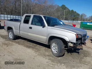 2006 Chevrolet Silverado 1500 LT1 with VIN 1GCEK19B26Z142025, listed as a IAAI auction lot 41820688 with 257,770 mi miles. Bid and sale history available at carsss.com. Image 1.