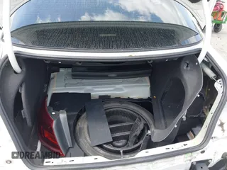 2014 Volkswagen CC Executive z VIN WVWRP7AN7EE537318, wystawiony jako IAAI lot #42308532 z przebiegiem 217 059 mil mil oraz . Historia ofert i sprzedaży dostępna na DreamBid. Obrazek 14.