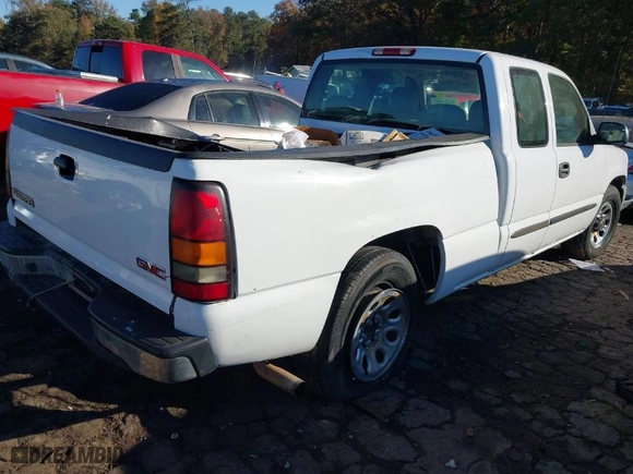 2005 GMC Sierra 1500 Work Truck with VIN 1GTEC19X55Z125386, listed as a IAAI auction lot 40827357 with 134,795 mi miles. Bid and sale history available at carsss.com. Image 4.