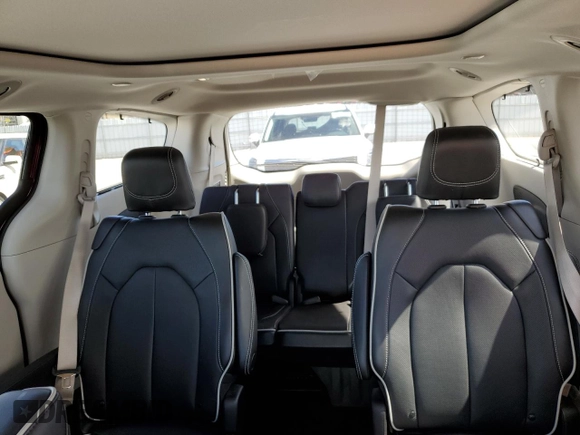 2023 Chrysler Pacifica Limited with VIN 2C4RC3GG9PR605377, listed as a Copart auction lot 51781805 with 7,606 mi miles and Salvage title. Bid and sale history available at DreamBid. Image 10.
