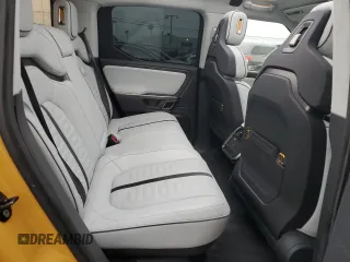 2022 Rivian R1T Launch Edition z VIN 7FCTGAAL2NN011755, wystawiony jako Copart lot #59934185 z przebiegiem 12 261 mil mil oraz Szkoda całkowita • Salvage title. Historia ofert i sprzedaży dostępna na DreamBid. Obrazek 10.