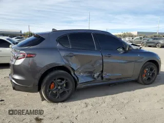 2024 Alfa Romeo Stelvio Veloce z VIN ZASPAKBN3R7D71181, wystawiony jako Copart lot #87510335 z przebiegiem 19 477 mil mil oraz Szkody całkowita. Historia ofert i sprzedaży dostępna na DreamBid. Obrazek 3.