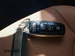 2025 Audi Q8 Premium Plus z VIN WA1EVBF18SD011370, wystawiony jako IAAI lot #42033326 z przebiegiem 164 mil mil oraz . Historia ofert i sprzedaży dostępna na DreamBid. Obrazek 11.