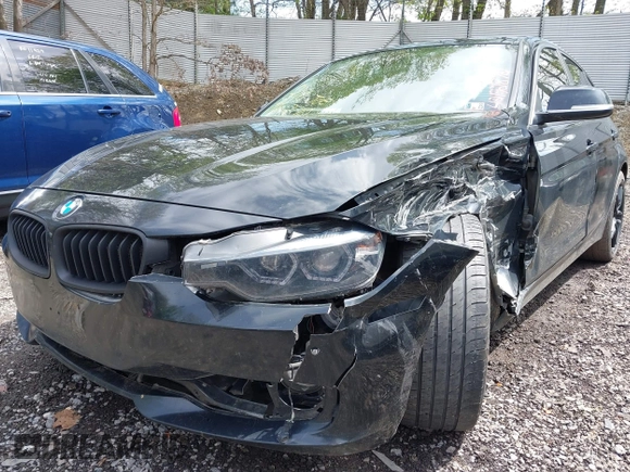 2013 BMW 3 Series 328i xDrive z VIN WBA3B3C5XDF532307, wystawiony jako IAAI lot #42192872 z przebiegiem 177 499 mil mil oraz . Historia ofert i sprzedaży dostępna na DreamBid. Obrazek 6.