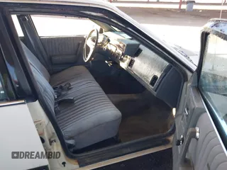1989 Chevrolet Celebrity z VIN 1G1AW81W1K6142189, wystawiony jako IAAI lot #41816143 z przebiegiem 141 081 mil mil oraz . Historia ofert i sprzedaży dostępna na DreamBid. Obrazek 5.