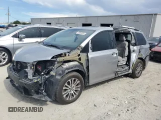 2018 Toyota Sienna XLE Auto Access Seat z VIN 5TDYZ3DC4JS903412, wystawiony jako Copart lot #62653285 z przebiegiem 111 939 mil mil oraz Szkoda całkowita • Salvage title. Historia ofert i sprzedaży dostępna na DreamBid. Obrazek 1.