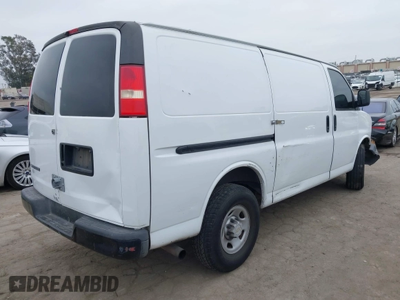 2007 Chevrolet Express Cargo Van with VIN 1GCGG25V471101377, listed as a IAAI auction lot 42105592 with 191,503 mi miles. Bid and sale history available at carsss.com. Image 4.
