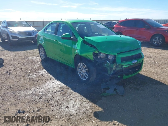 2014 Chevrolet Sonic LT z VIN 1G1JC5SH3E4219619, wystawiony jako IAAI lot #41208791 z przebiegiem 122 161 mil mil oraz . Historia ofert i sprzedaży dostępna na DreamBid. Obrazek 1.