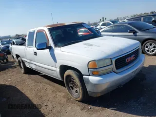 2002 GMC Sierra 1500 SLE with VIN 2GTEC19T621340924, listed as a IAAI auction lot 41518546 with 272,944 mi miles and . Bid and sale history available at carsss.com. Image 1.