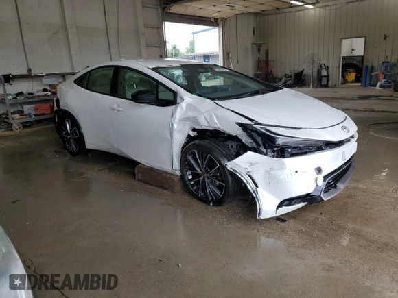 2024 Toyota Prius LE z VIN JTDACAAUXR3033375, wystawiony jako Copart lot #55593025 z przebiegiem 7 663 mil mil oraz Szkoda całkowita • Salvage title. Historia ofert i sprzedaży dostępna na DreamBid. Obrazek 4.