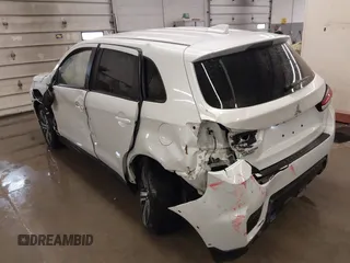 2023 Mitsubishi Outlander ES z VIN JA4ARUAU3PU016211, wystawiony jako IAAI lot #41554954 z przebiegiem 10 778 mil mil oraz . Historia ofert i sprzedaży dostępna na DreamBid. Obrazek 3.
