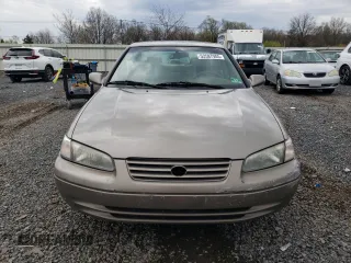 1999 Toyota Camry LE z VIN JT2BF28K6X0215555, wystawiony jako Copart lot #52587985 z przebiegiem 201 225 mil mil oraz Szkoda całkowita • Salvage title. Historia ofert i sprzedaży dostępna na DreamBid. Obrazek 5.