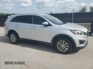 2017 Kia Sorento LX z VIN 5XYPG4A38HG257486, wystawiony jako Copart lot #60033685 z przebiegiem 85 605 mil mil oraz Czysty tytuł • Clean title. Historia ofert i sprzedaży dostępna na DreamBid. Obrazek 4.
