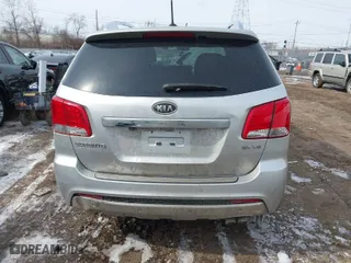 2013 Kia Sorento SX with VIN 5XYKWDA29DG393561, listed as a IAAI auction lot 41586947 with 205,518 mi miles. Bid and sale history available at carsss.com. Image 17.