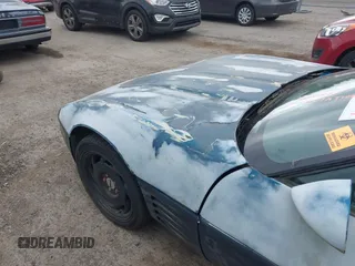 1991 Chevrolet Corvette z VIN 1G1YY2385M5108835, wystawiony jako IAAI lot #42236169 z przebiegiem Nie podano mil oraz . Historia ofert i sprzedaży dostępna na DreamBid. Obrazek 6.