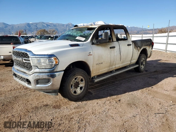 2019 Ram 2500 Tradesman z VIN 3C6UR5CL2KG656796, wystawiony jako Copart lot #75600323 z przebiegiem Nie podano mil oraz Szkoda całkowita • Salvage title. Historia ofert i sprzedaży dostępna na DreamBid. Obrazek 1.