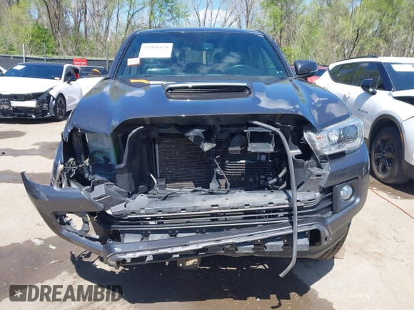 2018 Toyota Tacoma SR5 z VIN 3TMDZ5BN0JM051283, wystawiony jako IAAI lot #42008928 z przebiegiem 106 155 mil mil oraz . Historia ofert i sprzedaży dostępna na DreamBid. Obrazek 13.
