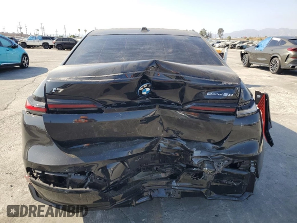 2024 BMW i7 eDrive50 z VIN WBY43EJ06RCP21065, wystawiony jako Copart lot #72276944 z przebiegiem 21 066 mil mil oraz Szkoda całkowita • Salvage title. Historia ofert i sprzedaży dostępna na DreamBid. Obrazek 6.