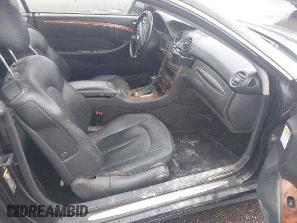 2004 Mercedes-Benz CLK 320 z VIN WDBTK65G34T018754, wystawiony jako IAAI lot #41741273 z przebiegiem 152 231 mil mil oraz . Historia ofert i sprzedaży dostępna na DreamBid. Obrazek 5.
