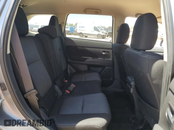 2018 Mitsubishi Outlander SE z VIN JA4AD3A35JZ014681, wystawiony jako Copart lot #56625105 z przebiegiem 61 120 mil mil oraz Szkoda całkowita • Salvage title. Historia ofert i sprzedaży dostępna na DreamBid. Obrazek 11.
