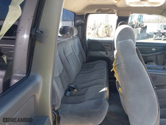2005 GMC Sierra 1500 with VIN 2GTEK19V251302261, listed as a IAAI auction lot 41461613 with 330,365 mi miles. Bid and sale history available at carsss.com. Image 8.