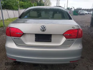 2012 Volkswagen Jetta SE with VIN 3VWDP7AJ9CM320638, listed as a IAAI auction lot 42227679 with 148,629 mi miles and . Bid and sale history available at DreamBid. Image 17.