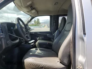 2011 Chevrolet Express Passenger LS z VIN 1GNSGBF4XB1169764, wystawiony jako Copart lot #64512794 z przebiegiem 75 532 mil mil oraz Szkoda całkowita • Salvage title. Historia ofert i sprzedaży dostępna na DreamBid. Obrazek 7.