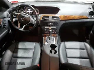 2013 Mercedes-Benz C 300 Sport z VIN WDDGF8AB3DR282363, wystawiony jako Copart lot #58652485 z przebiegiem 126 555 mil mil oraz Szkoda całkowita • Salvage title. Historia ofert i sprzedaży dostępna na DreamBid. Obrazek 8.