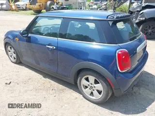 2014 MINI Hardtop with VIN WMWXM5C50ET972174, listed as a IAAI auction lot 42738144 with 106,273 mi miles and . Bid and sale history available at DreamBid. Image 3.