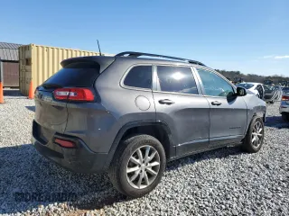 2018 Jeep Cherokee Latitude with VIN 1C4PJLCB2JD604797, listed as a Copart auction lot 47785685 with Not Provided miles and Salvage Title. Bid and sale history available at carsss.com. Image 3.