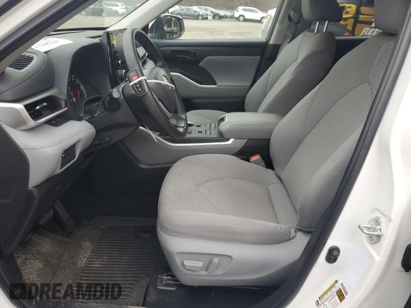2022 Toyota Highlander L with VIN 5TDCZRBHXNS210846, listed as a Copart auction lot 87204684 with 19,239 mi miles and Salvage title. Bid and sale history available at DreamBid. Image 7.
