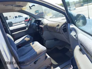 2000 Chrysler Town & Country LX с VIN 1C4GP44G2YB633690, выставлен на аукционе IAAI как лот 42025934 с пробегом Не указан миль и . История ставок и продаж доступна на DreamBid. Изображение 5.