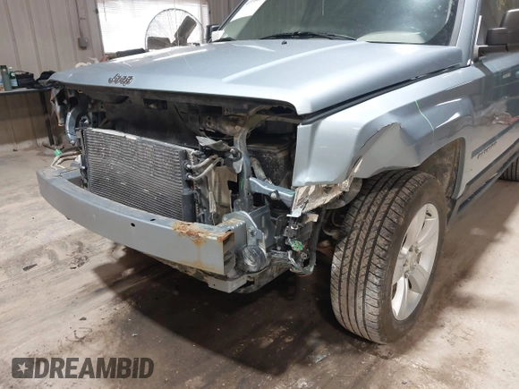 2013 Jeep Patriot Latitude z VIN 1C4NJRFB2DD140601, wystawiony jako IAAI lot #41938101 z przebiegiem 143 160 mil mil oraz . Historia ofert i sprzedaży dostępna na DreamBid. Obrazek 13.