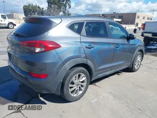 2016 Hyundai Tucson SE z VIN KM8J23A47GU107823, wystawiony jako IAAI lot #41732096 z przebiegiem 158 931 mil mil oraz . Historia ofert i sprzedaży dostępna na DreamBid. Obrazek 4.