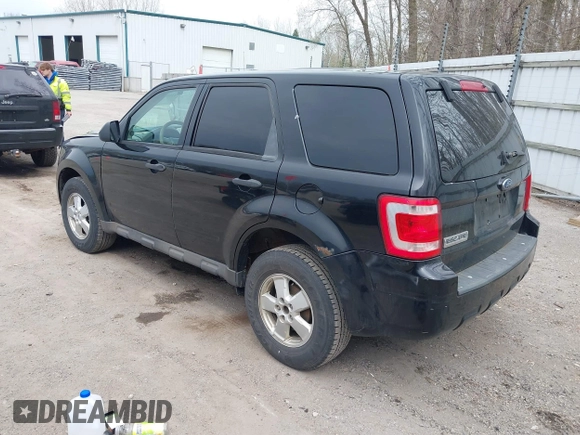 2009 Ford Escape XLS z VIN 1FMCU02759KA61417, wystawiony jako IAAI lot #42102452 z przebiegiem 207 262 mil mil oraz . Historia ofert i sprzedaży dostępna na DreamBid. Obrazek 3.