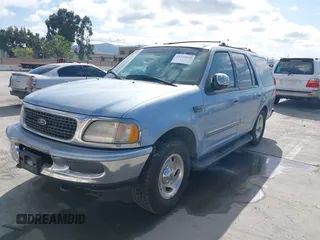 1998 Ford Expedition XLT z VIN 1FMPU18L8WLA56178, wystawiony jako IAAI lot #41920438 z przebiegiem 270 941 mil mil oraz . Historia ofert i sprzedaży dostępna na DreamBid. Obrazek 6.