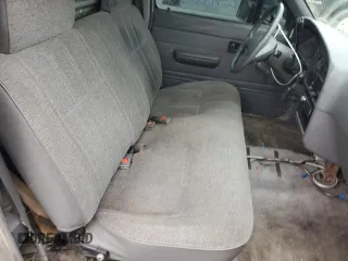 1989 Toyota Pickup DX z VIN JT4RN81PXK0034338, wystawiony jako Copart lot #58797935 z przebiegiem 210 495 mil mil oraz Tytuł czysty. Historia ofert i sprzedaży dostępna na DreamBid. Obrazek 10.