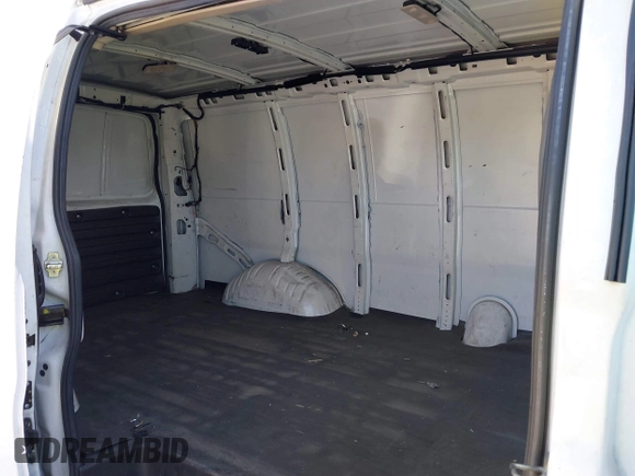 2021 Chevrolet Express Cargo z VIN 1GCWGAFP5M1154767, wystawiony jako IAAI lot #42603834 z przebiegiem 129 116 mil mil oraz . Historia ofert i sprzedaży dostępna na DreamBid. Obrazek 8.