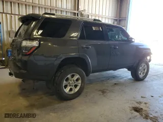 2020 Toyota 4Runner SR5 with VIN JTEBU5JR0L5768961, listed as a Copart auction lot 48237465 with 90,448 mi miles and Salvage Title. Bid and sale history available at carsss.com. Image 3.