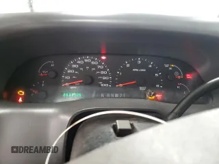 2003 Ford F-250 XL с VIN 1FTNW21LX3ED26694, выставлен на аукционе Copart как лот 85975944 с пробегом 253 392 миль миль и На запчасти • Non repairable. История ставок и продаж доступна на DreamBid. Изображение 9.