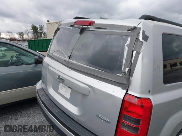 2014 Jeep Patriot Latitude with VIN 1C4NJRFB2ED500595, listed as a IAAI auction lot 41736183 with 78,347 mi miles. Bid and sale history available at carsss.com. Image 6.