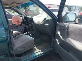 1999 Isuzu Rodeo S z VIN 4S2CK58W6X4332027, wystawiony jako IAAI lot #42087396 z przebiegiem 258 508 mil mil oraz . Historia ofert i sprzedaży dostępna na DreamBid. Obrazek 5.
