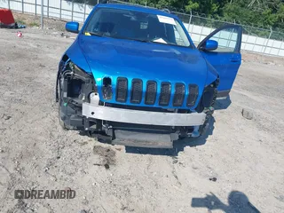 2018 Jeep Cherokee Latitude z VIN 1C4PJLCX1JD528145, wystawiony jako IAAI lot #42618916 z przebiegiem 146 768 mil mil oraz . Historia ofert i sprzedaży dostępna na DreamBid. Obrazek 6.
