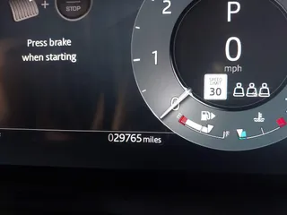 2025 Land Rover Range Rover Velar Dynamic SE с VIN SALYL2EX3SA398189, выставлен на аукционе IAAI как лот 42806050 с пробегом 29 765 миль миль и . История ставок и продаж доступна на DreamBid. Изображение 16.