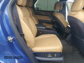 2017 Bentley Bentayga W12 z VIN SJAAC2ZV2HC014080, wystawiony jako Copart lot #44806115 z przebiegiem 63 077 mil mil oraz Szkody całkowita. Historia ofert i sprzedaży dostępna na DreamBid. Obrazek 11.
