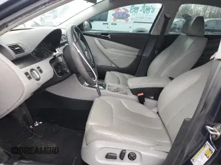 2008 Volkswagen Passat z VIN WVWJK93C68P113902, wystawiony jako Copart lot #48943705 z przebiegiem 143 032 mil mil oraz Szkoda całkowita • Salvage title. Historia ofert i sprzedaży dostępna na DreamBid. Obrazek 7.