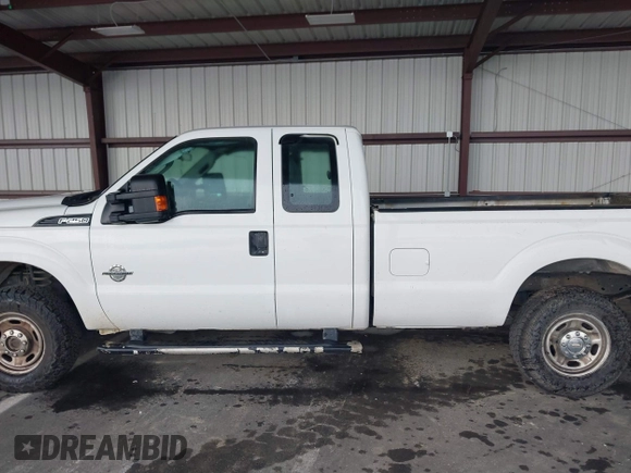 2013 Ford F-250 XL with VIN 1FT7X2BT8DEA72909, listed as a IAAI auction lot 40424932 with 392,409 mi miles and . Bid and sale history available at DreamBid. Image 14.